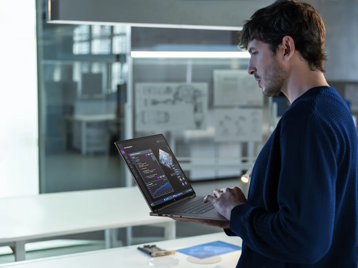 A person holding and using the HP OmniBook Ultra 16 in HP’s launch photograph